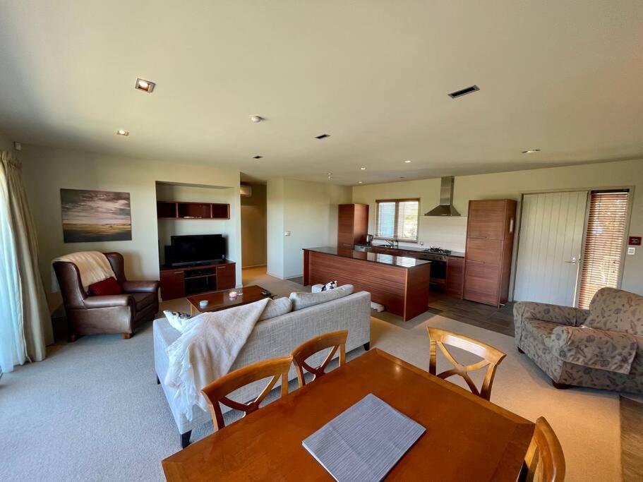 Terrace Downs 2 Bedroom Apartment Windwhistle 외부 사진